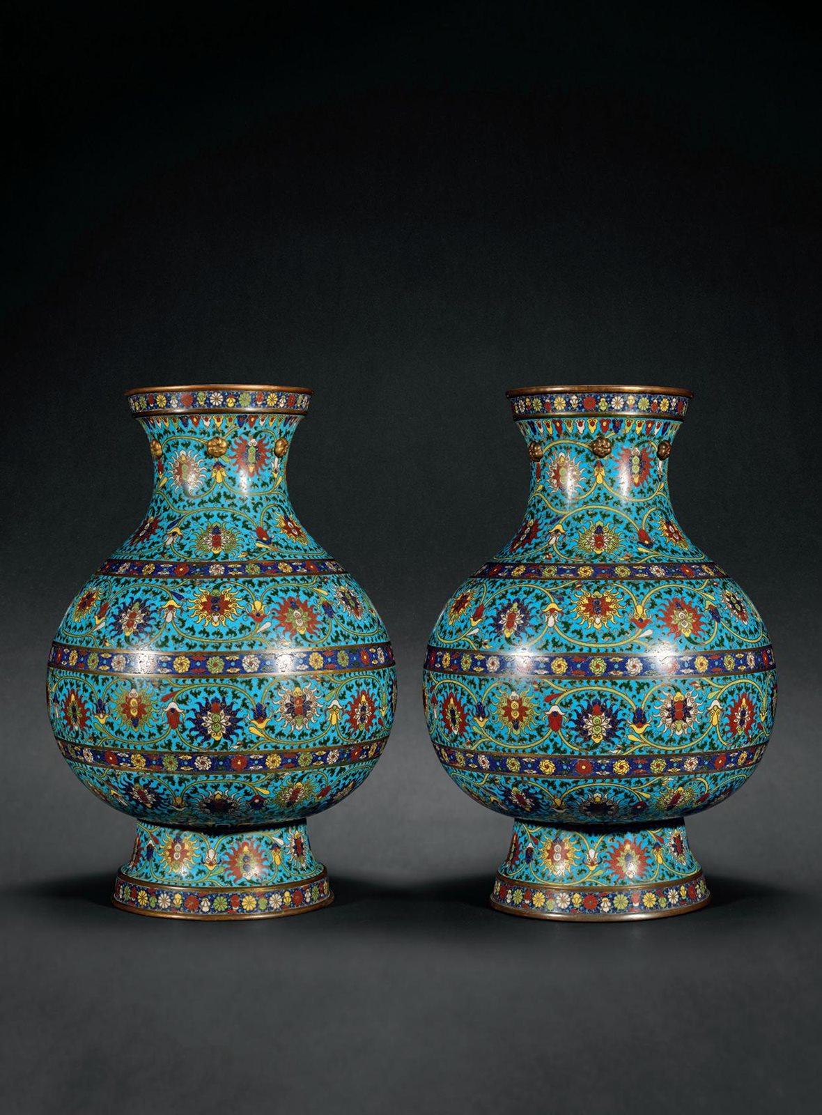 清乾隆 铜胎掐丝珐琅仿古缠枝莲纹大赏瓶一对