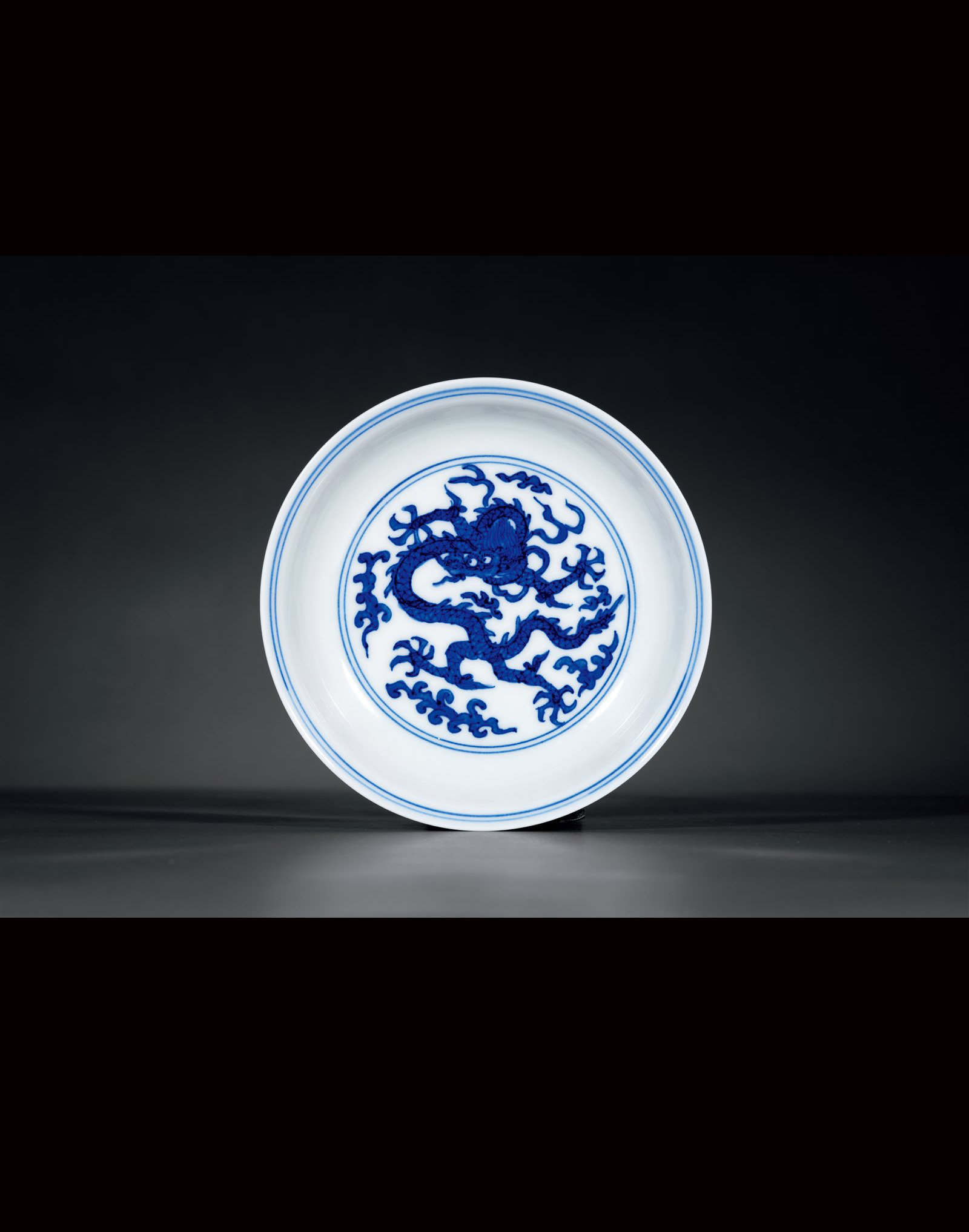 明嘉靖 青花云龙纹盘