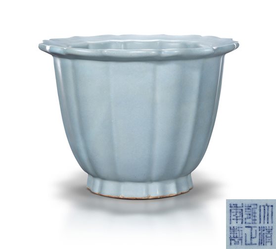 仿汝釉葵口花盆
