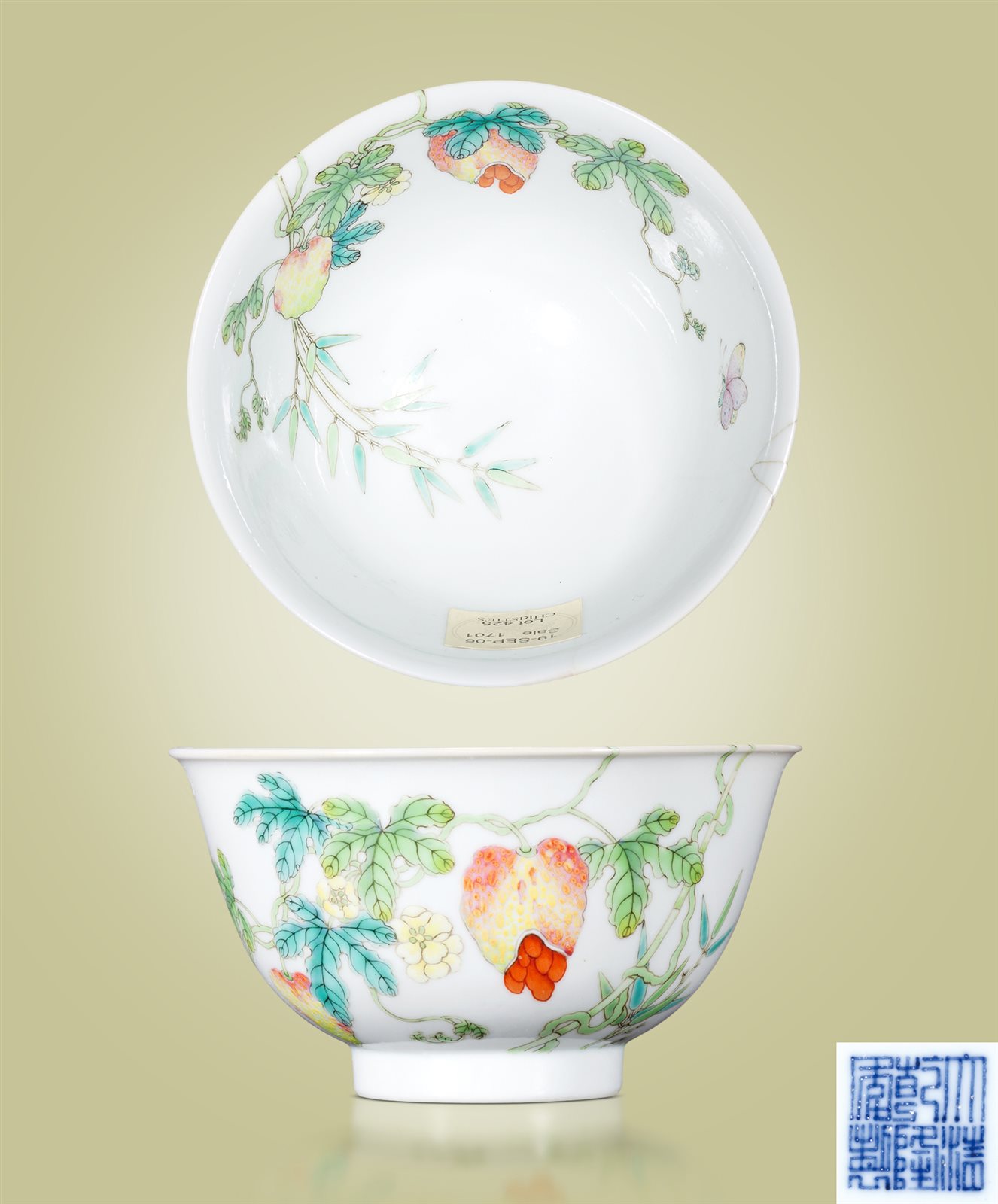 粉彩过枝花果纹碗