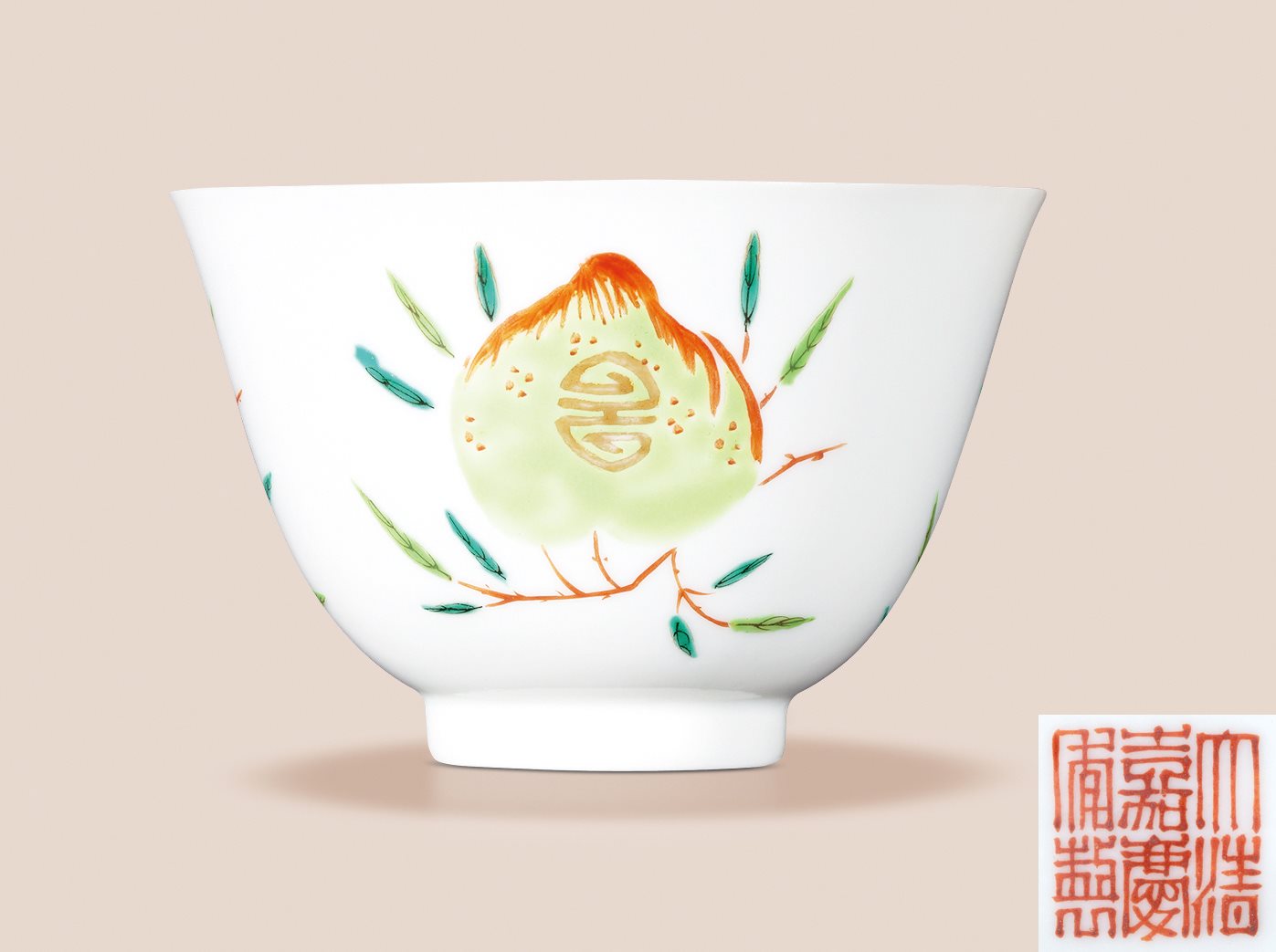 粉彩三寿桃纹杯