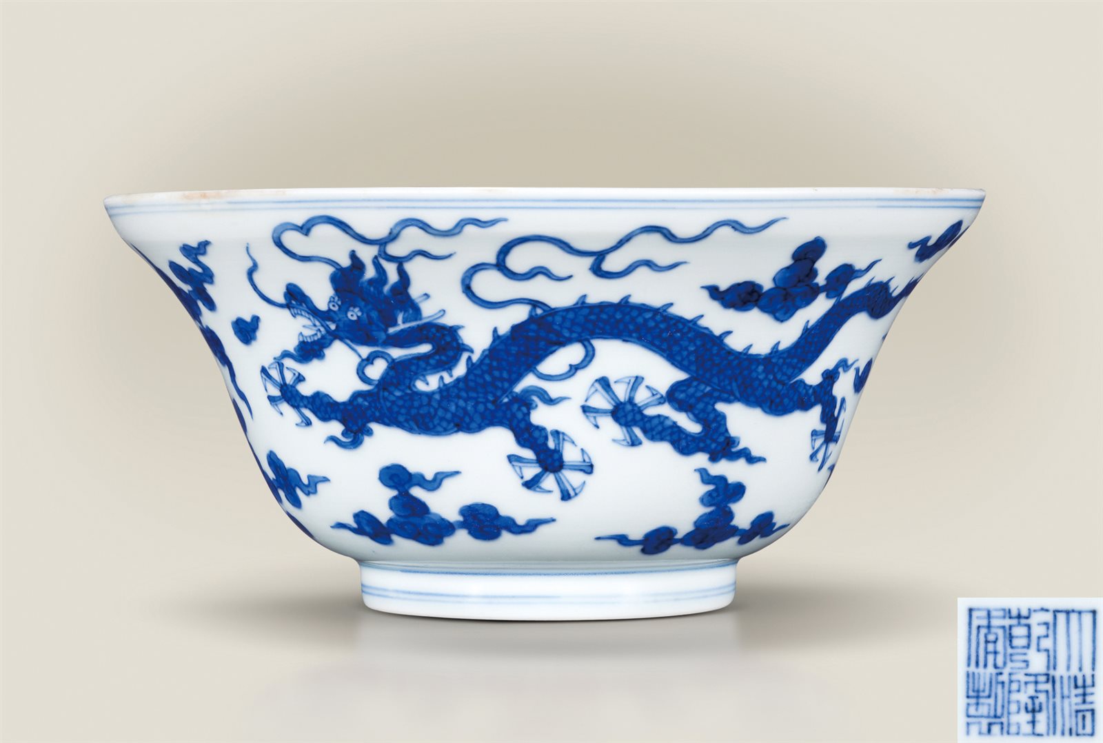 青花云龙纹碗
