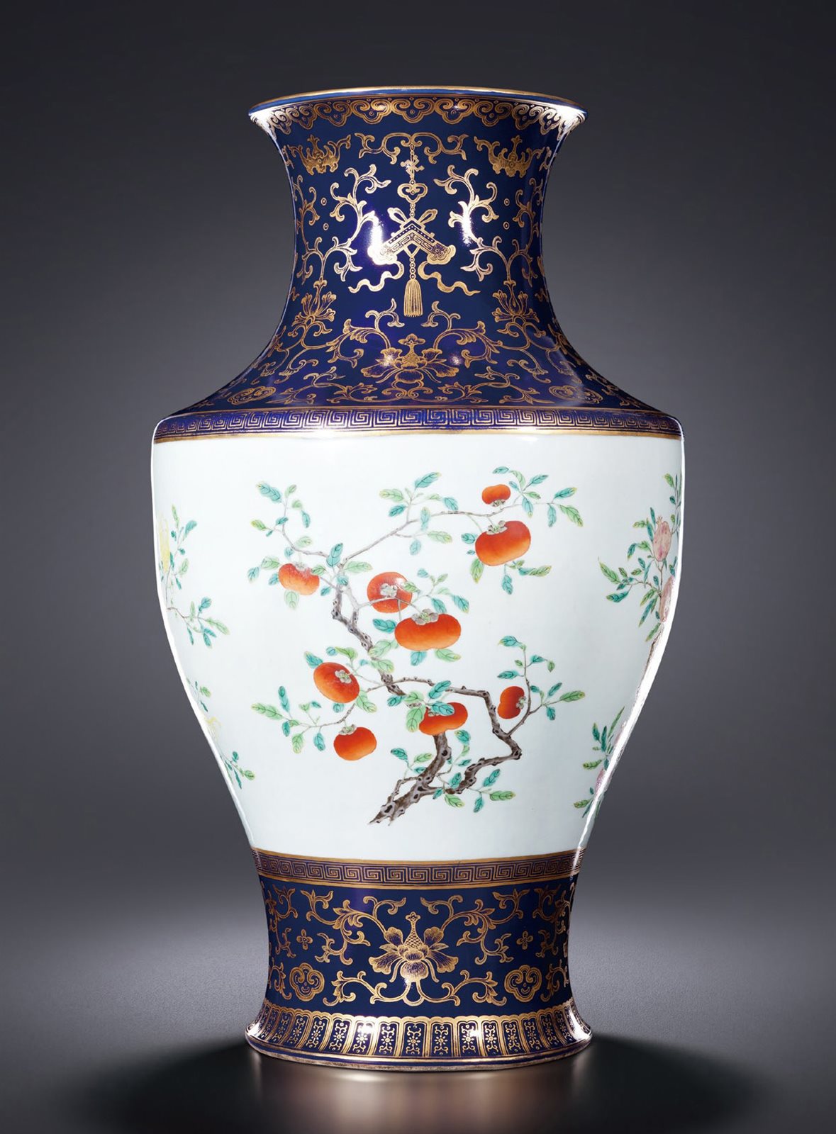 霁蓝描金粉彩折枝花果三多纹尊